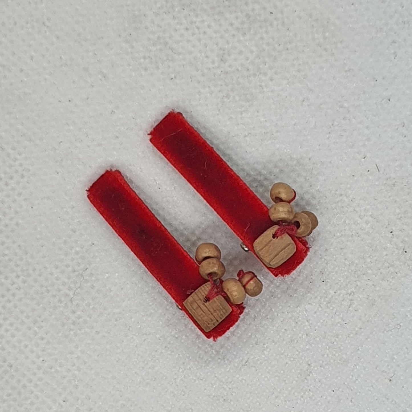 hairclip with cedarwood